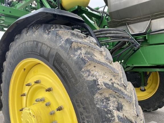 Image of John Deere R4045 equipment image 4