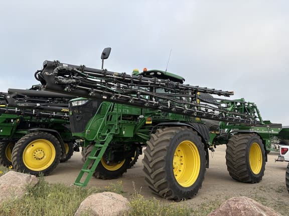 Image of John Deere R4045 equipment image 1