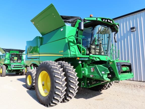 Image of John Deere S770 equipment image 1