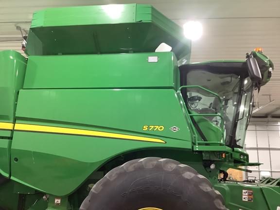 Image of John Deere S770 equipment image 2
