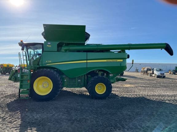 Image of John Deere S770 equipment image 1