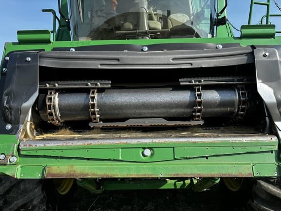 Image of John Deere S780 equipment image 4