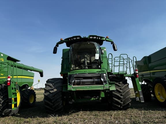 Image of John Deere S780 equipment image 1