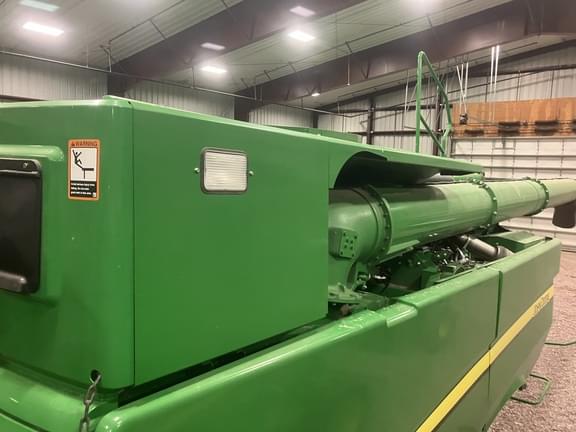 Image of John Deere S780 equipment image 1