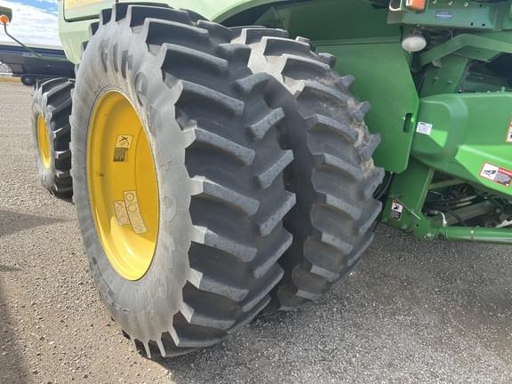Image of John Deere S780 equipment image 1