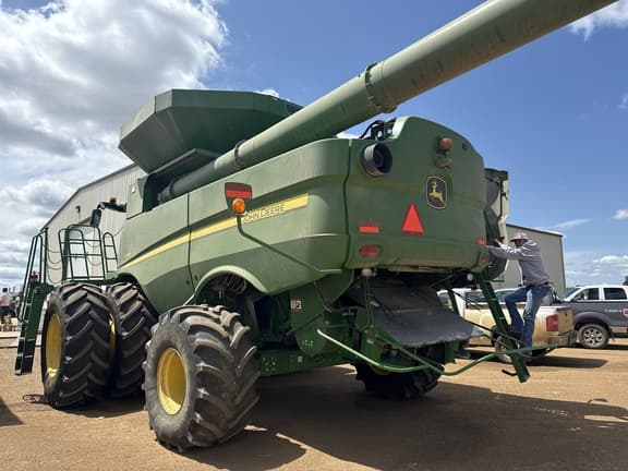 Image of John Deere S780 equipment image 4