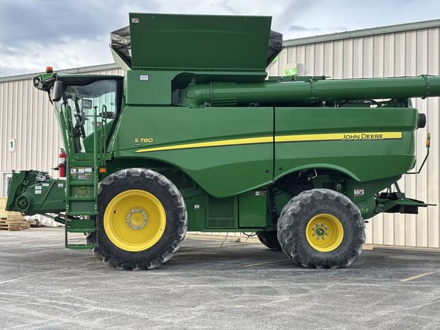 Image of John Deere S780 equipment image 4