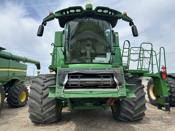 Image of John Deere S780 equipment image 1