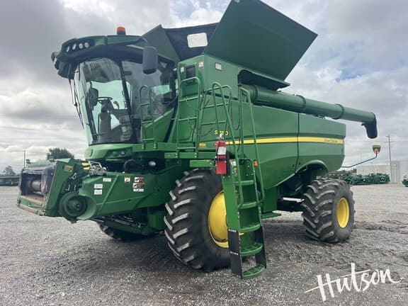 Image of John Deere S780 equipment image 1