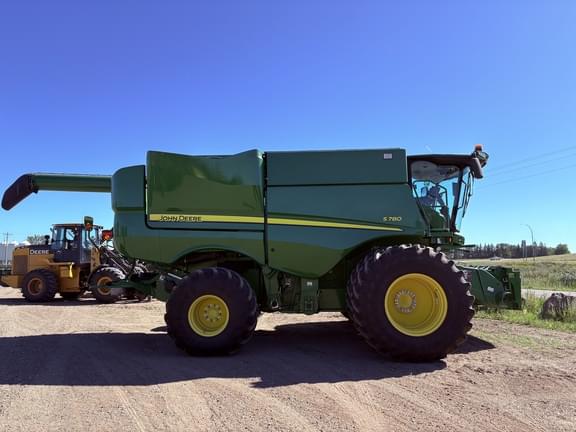 Image of John Deere S780 equipment image 3