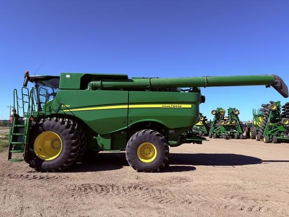 Image of John Deere S780 equipment image 2