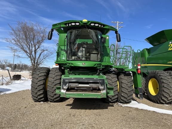 Image of John Deere S780 equipment image 1