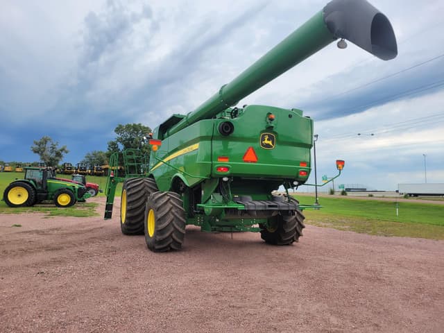 Image of John Deere S780 equipment image 2
