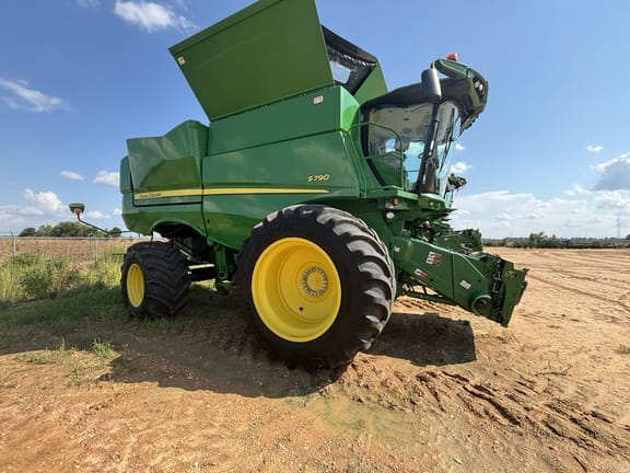 2020 John Deere S790 Equipment Image0