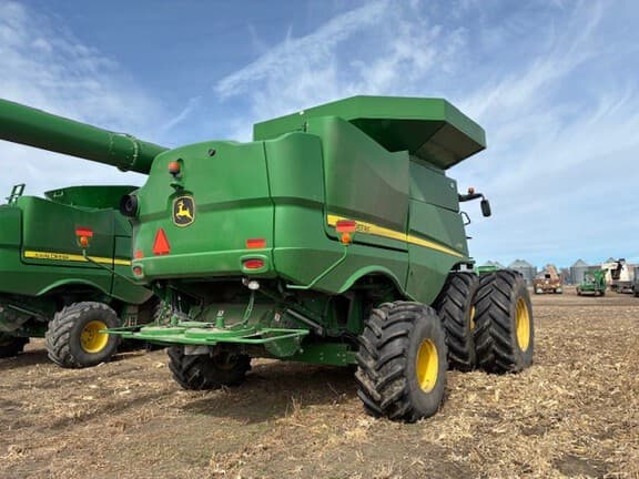 Image of John Deere S790 equipment image 2