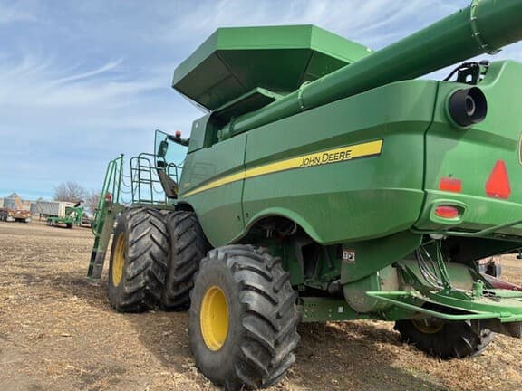 Image of John Deere S790 equipment image 3