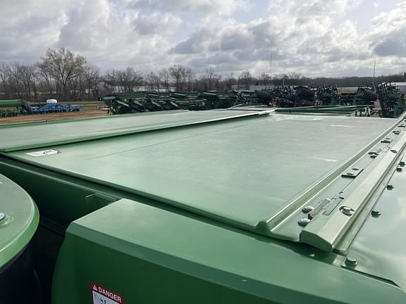 Image of John Deere S790 equipment image 4