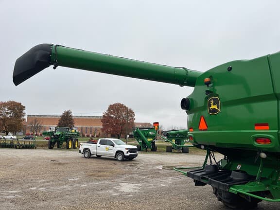 Image of John Deere S790 equipment image 2