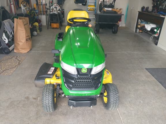 Image of John Deere X330 equipment image 1