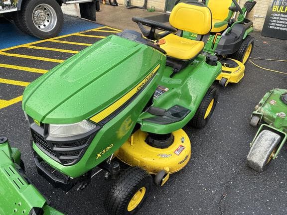 Image of John Deere X330 equipment image 1