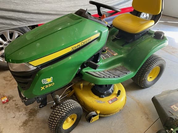 Image of John Deere X330 equipment image 4