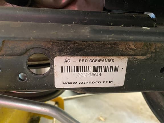 Image of John Deere X330 equipment image 3
