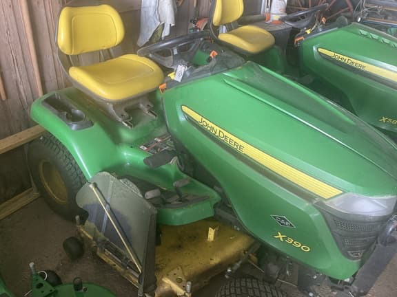 Image of John Deere X390 equipment image 3