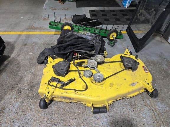 Image of John Deere X570 equipment image 4