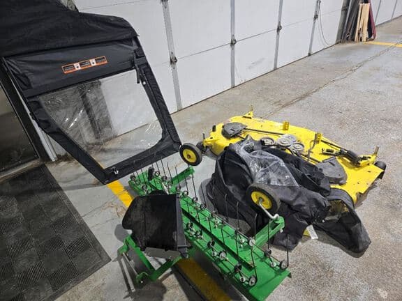 Image of John Deere X570 equipment image 2