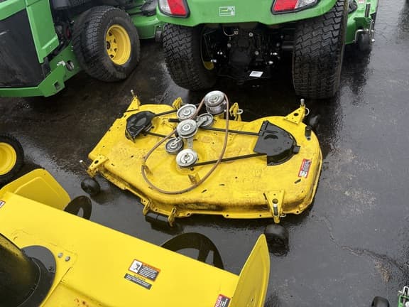 Image of John Deere X580 equipment image 4