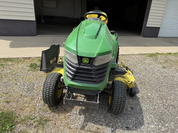 Image of John Deere X580 equipment image 1