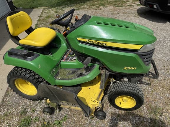 Image of John Deere X580 equipment image 2