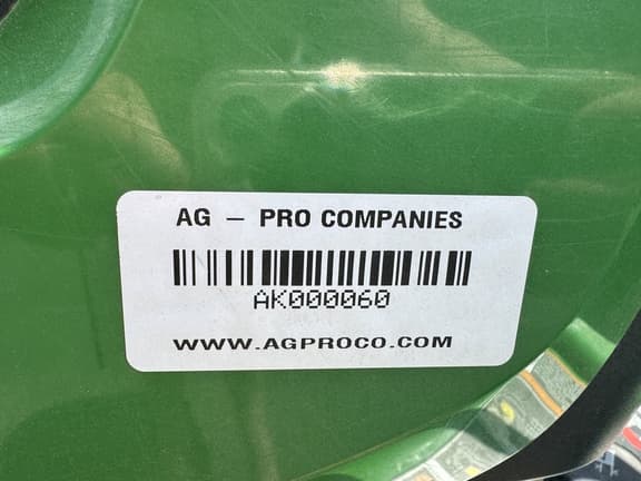 Image of John Deere X580 equipment image 4
