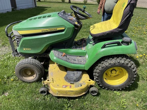 Image of John Deere X590 equipment image 3