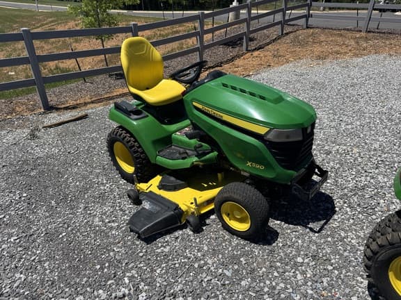 Image of John Deere X590 equipment image 3