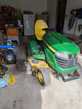 Image of John Deere X590 equipment image 3