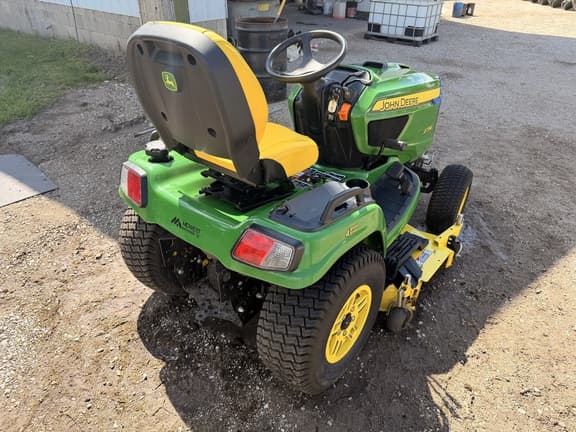 Image of John Deere X734 equipment image 2