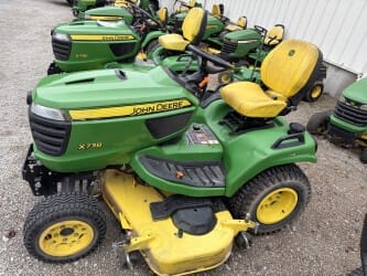 2020 John Deere X738 Equipment Image0