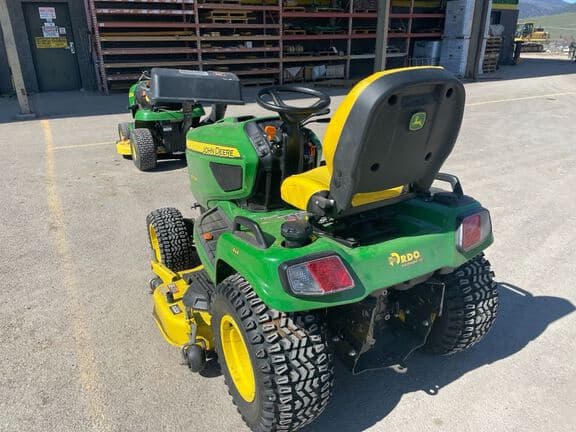 Image of John Deere X738 equipment image 1