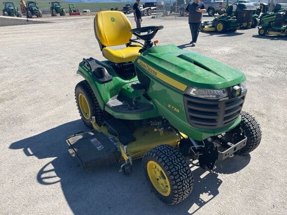 Image of John Deere X738 equipment image 4