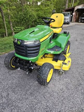 Image of John Deere X738 equipment image 1