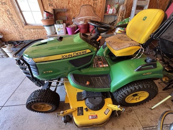Image of John Deere X739 equipment image 3