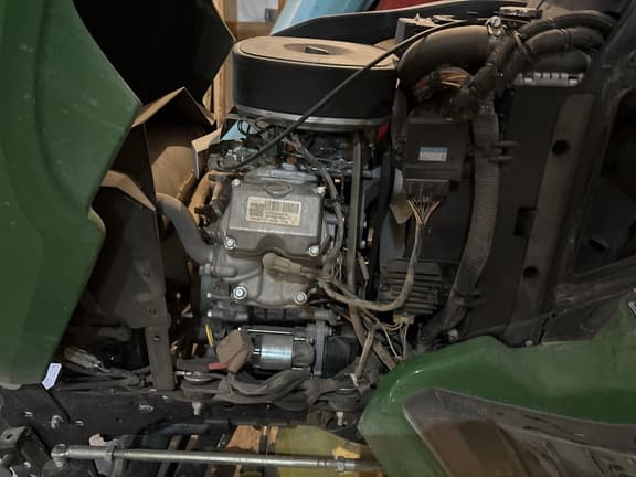 Image of John Deere X739 equipment image 1