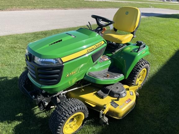 Image of John Deere X739 equipment image 3