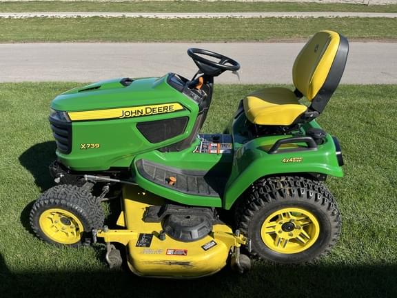 Image of John Deere X739 equipment image 1