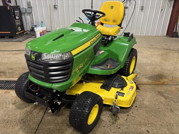 2020 John Deere X750 Equipment Image0