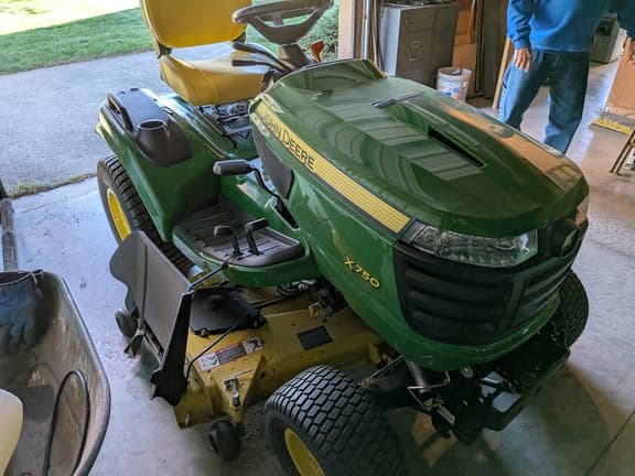 Image of John Deere X750 equipment image 2