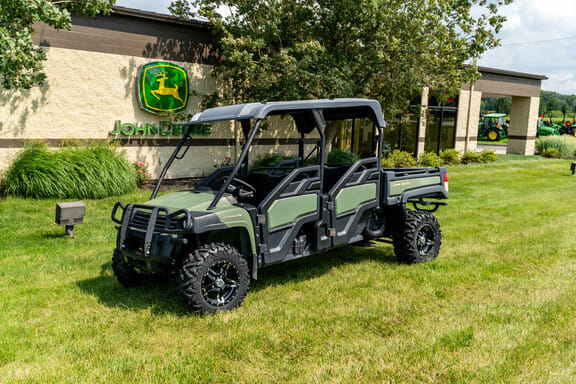 2020 John Deere XUV 825M Equipment Image0