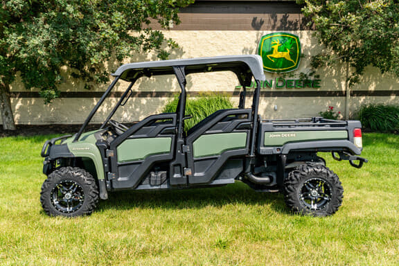 Image of John Deere XUV 825M equipment image 1