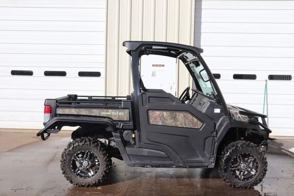 2020 John Deere XUV 835M Equipment Image0